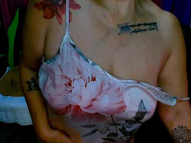 Live sex webcam photo for bety-cum2 #288017518