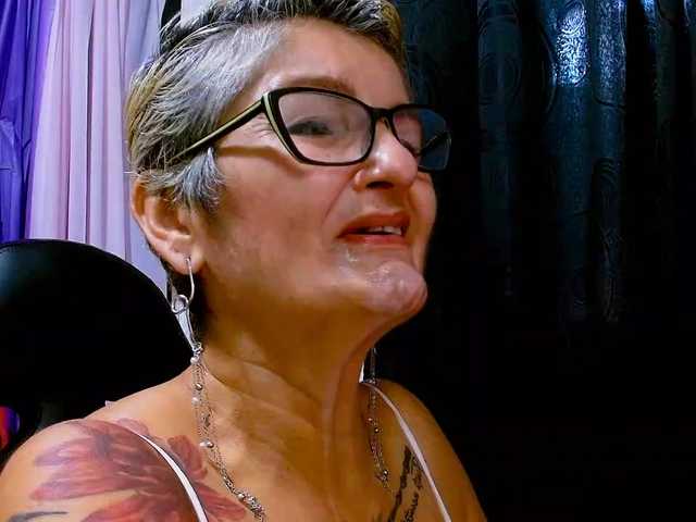 Live sex webcam photo for bety-cum2 #288017525