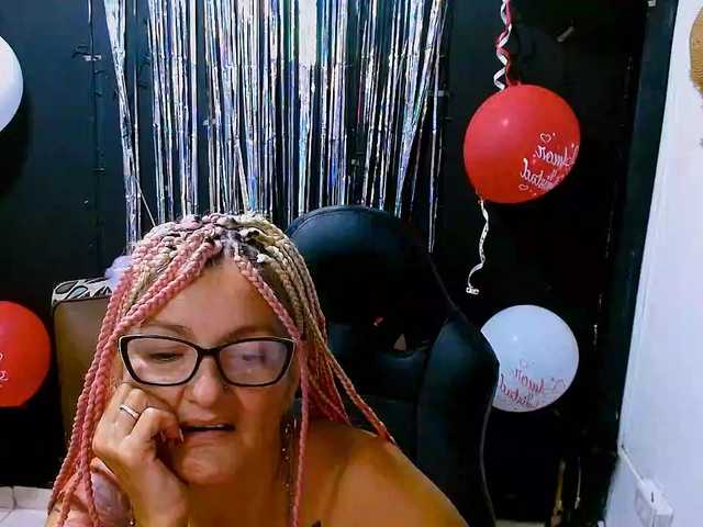 Live sex webcam photo for bety-cum2 #288017526