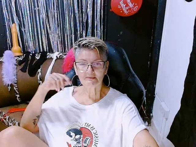 Live sex webcam photo for bety-cum2 #288017528