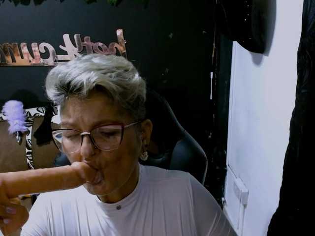 Live sex webcam photo for bety-cum2 #288017532