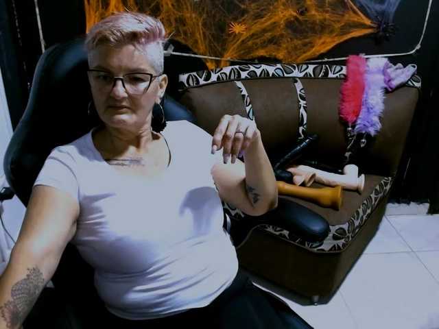 Live sex webcam photo for bety-cum2 #288017539