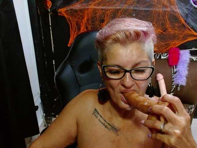 Live sex webcam photo for bety-cum2 #288017540