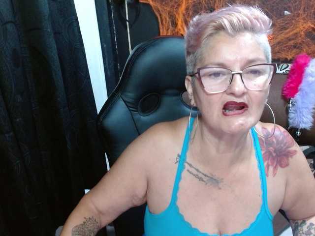 Live sex webcam photo for bety-cum2 #288017544