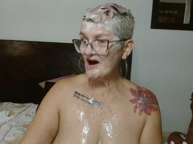 Live sex webcam photo for bety-cum2 #288017547