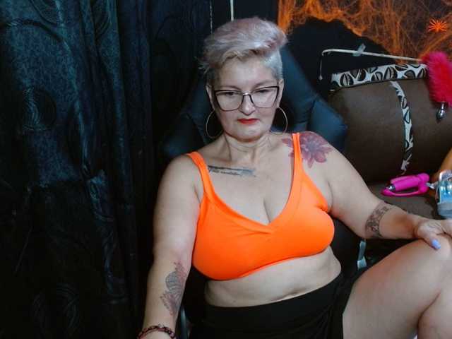 Live sex webcam photo for bety-cum2 #288017549