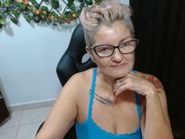 Live sex webcam photo for bety-cum2 #288017551