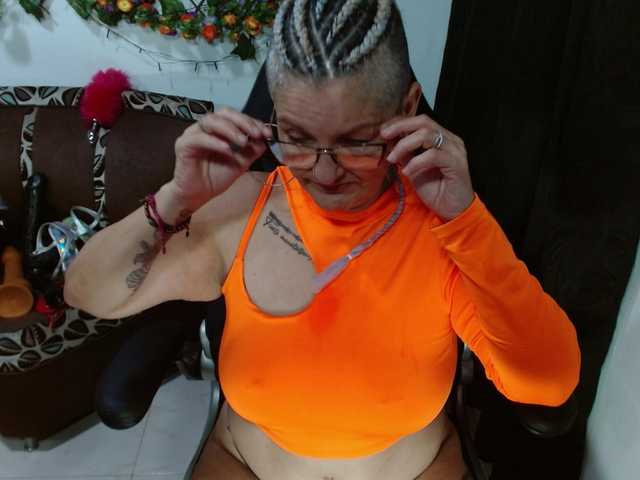 Live sex webcam photo for bety-cum2 #288017554