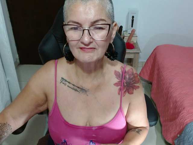 Live sex webcam photo for bety-cum2 #288017559