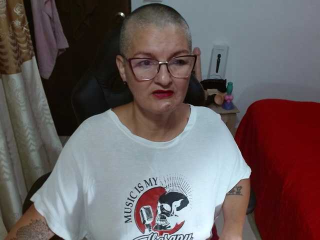 Live sex webcam photo for bety-cum2 #288017562