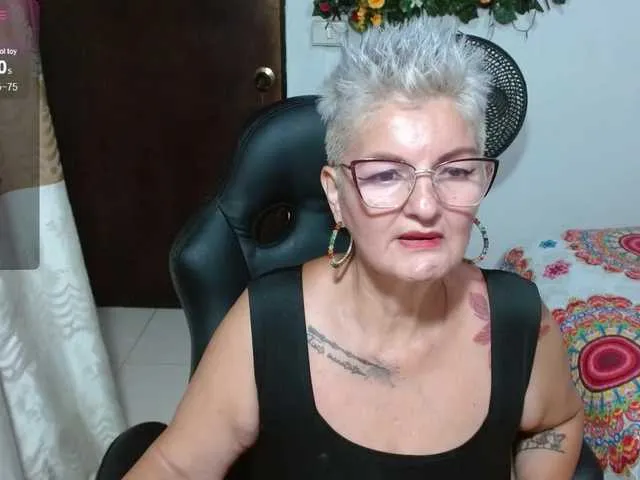 Live sex webcam photo for bety-cum2 #288017600