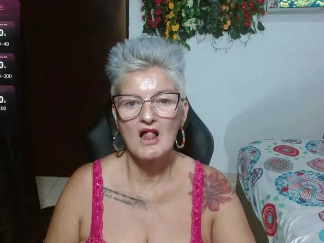 Live sex webcam photo for bety-cum2 #288017608