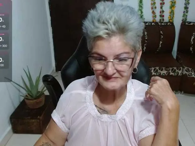 Live sex webcam photo for bety-cum2 #288017616