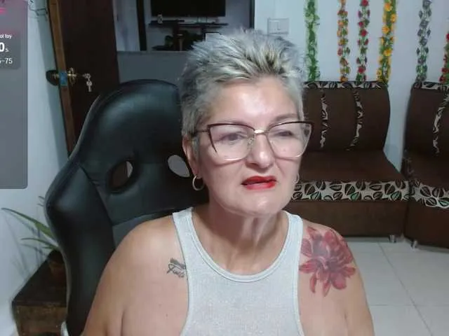 Live sex webcam photo for bety-cum2 #288017617