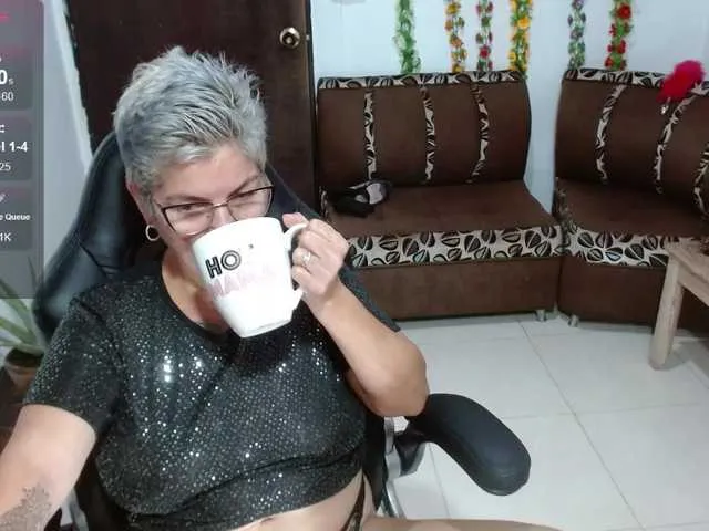 Live sex webcam photo for bety-cum2 #288017619