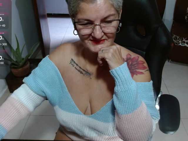 Live sex webcam photo for bety-cum2 #277790411