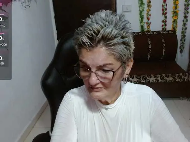 Live sex webcam photo for bety-cum2 #288017624