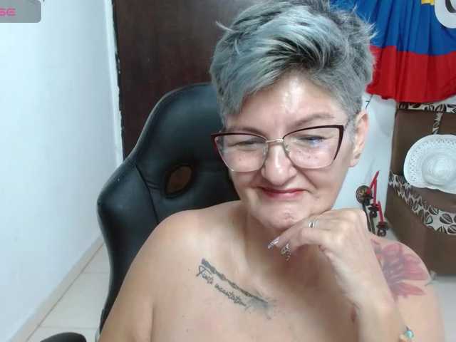 Live sex webcam photo for bety-cum2 #287761874