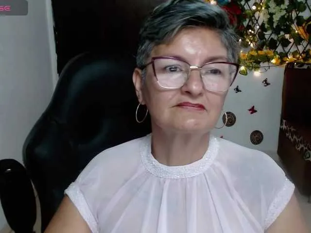 Live sex webcam photo for bety-cum2 #288204282