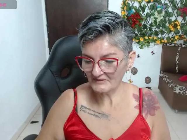 Live sex webcam photo for bety-cum2 #288587323