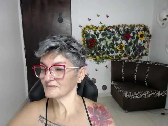 Live sex webcam photo for bety-cum2 #289320022