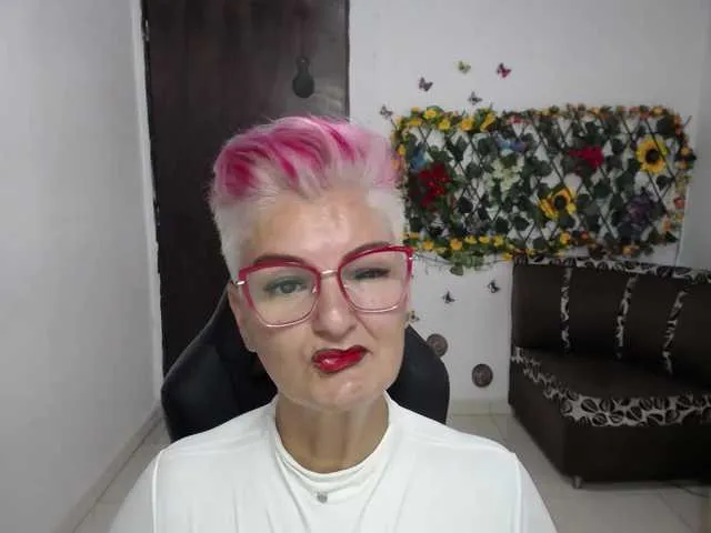 Live sex webcam photo for bety-cum2 #289325804