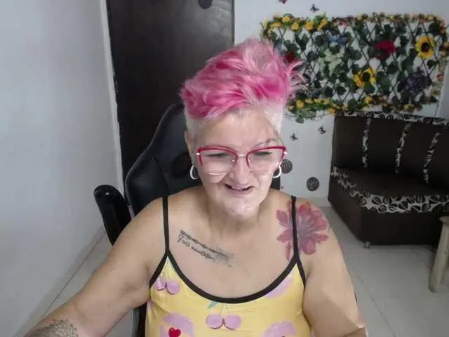 Live sex webcam photo for bety-cum2 #289506338