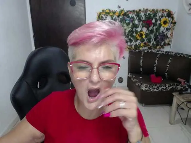 Live sex webcam photo for bety-cum2 #289568967