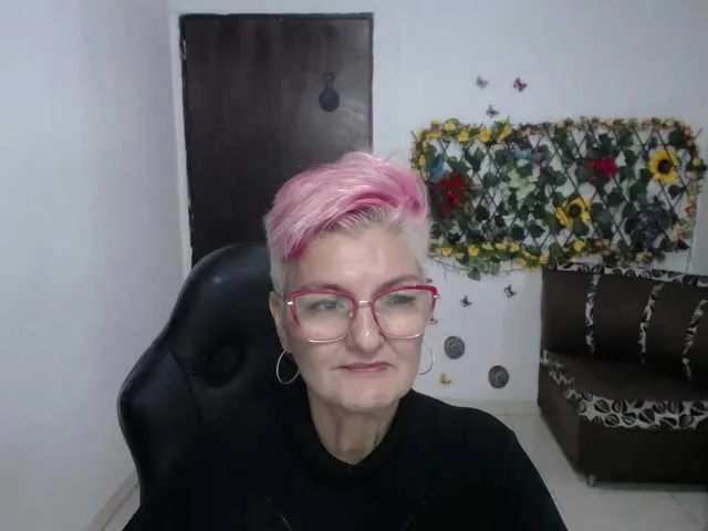 Live sex webcam photo for bety-cum2 #289627156