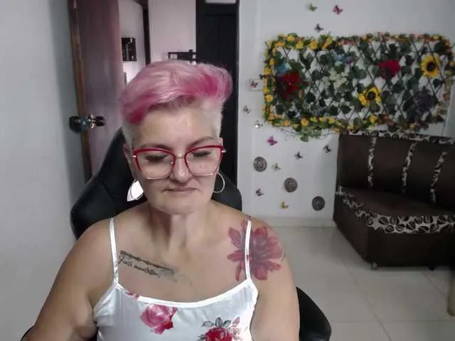 Live sex webcam photo for bety-cum2 #289636758