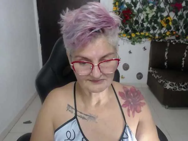 Live sex webcam photo for bety-cum2 #289811861