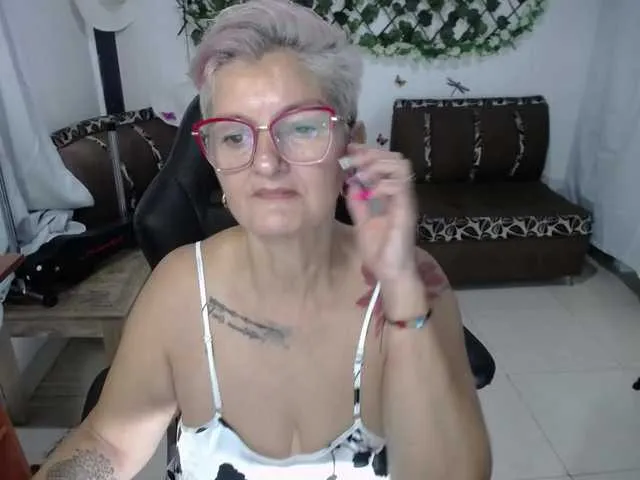 Live sex webcam photo for bety-cum2 #290013871