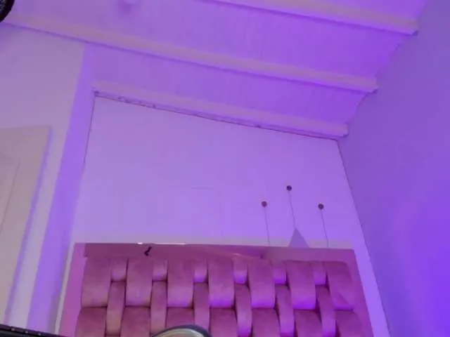 Live sex webcam photo for big-peach #289328541