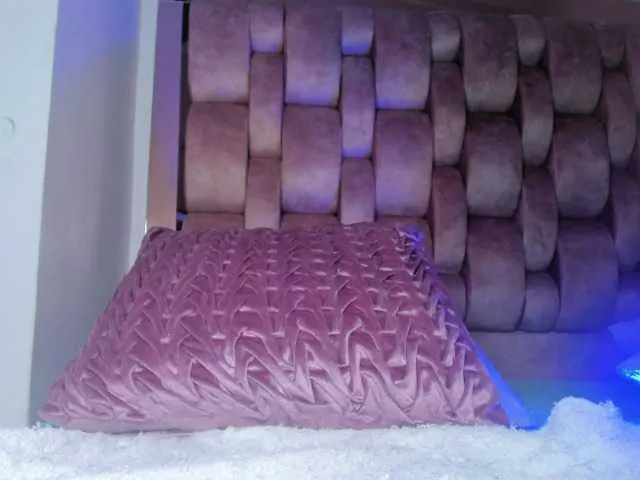 Live sex webcam photo for big-peach #290328995