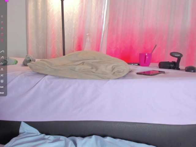 Live sex webcam photo for big-peach #290355267