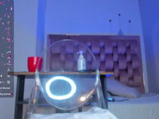 Live sex webcam photo for big-peach #290397225