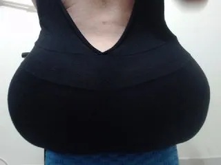 Live sex webcam photo for bigassnolimit #197523545