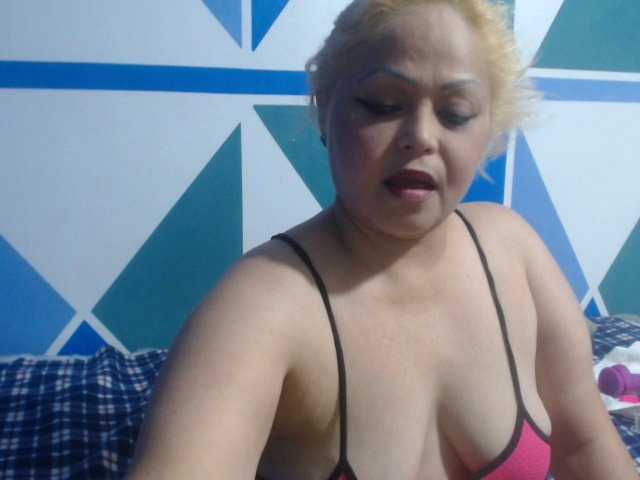 Live sex webcam photo for bigblondegirl #271973170