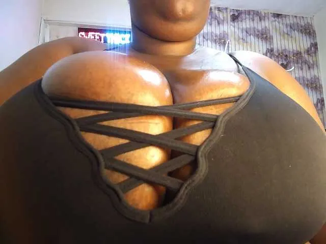 Live sex webcam photo for bigboobie22 #293995843