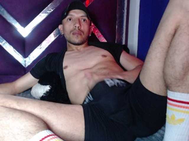 Live sex webcam photo for biglatin01 #276010083