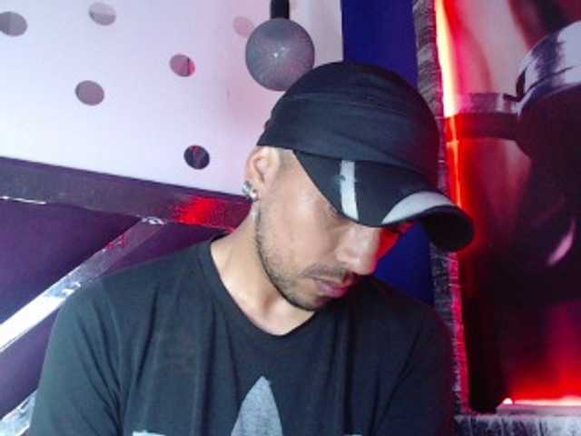 Live sex webcam photo for biglatin01 #276042873