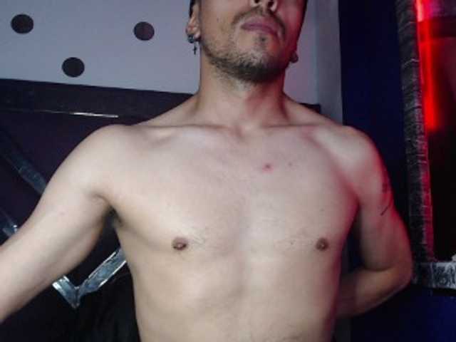 Live sex webcam photo for biglatin01 #276055618