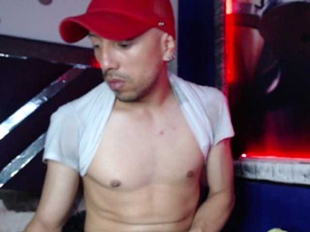 Live sex webcam photo for biglatin01 #276063069