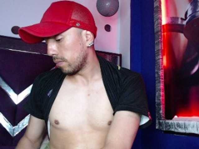 Live sex webcam photo for biglatin01 #276112240