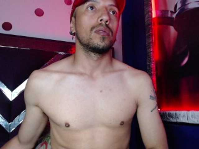 Live sex webcam photo for biglatin01 #276127723