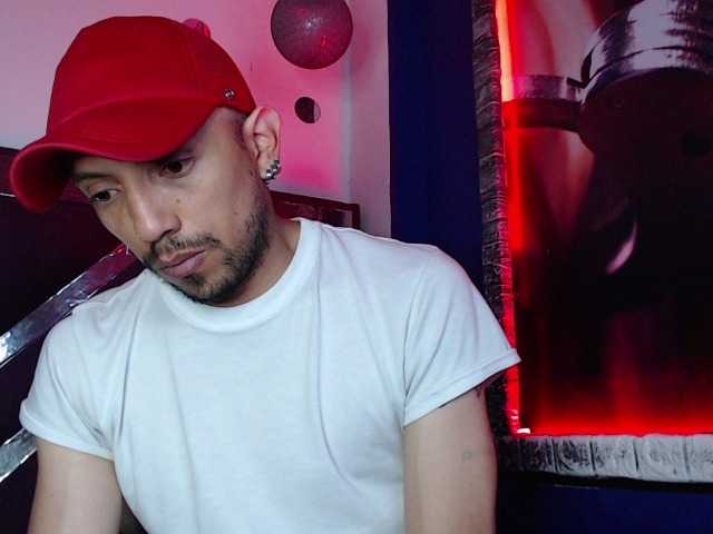 Live sex webcam photo for biglatin01 #276143045