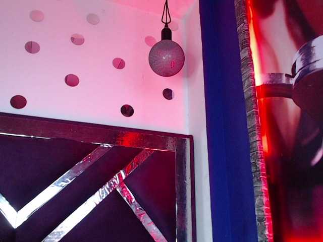 Live sex webcam photo for biglatin01 #276224240