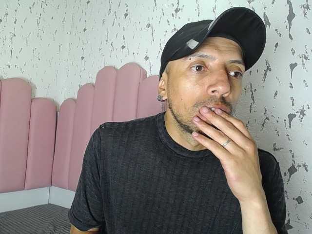 Live sex webcam photo for biglatin01 #276282541