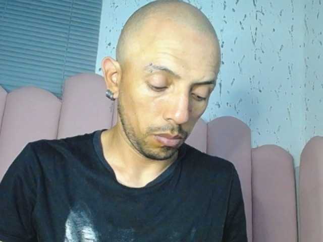 Live sex webcam photo for biglatin01 #276415259