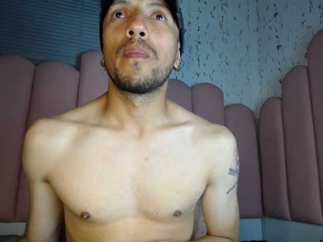 Live sex webcam photo for biglatin01 #276456913